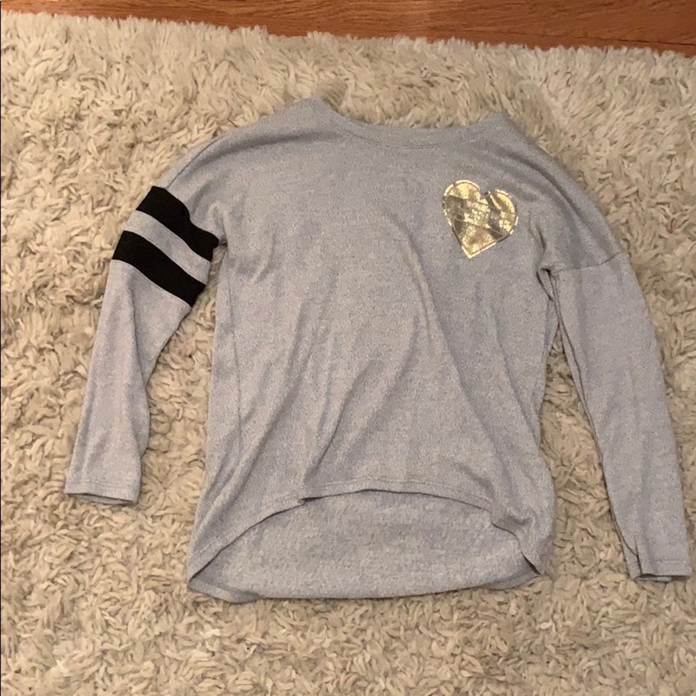 Long sleeved grey soft shirt